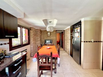 VENTA DEPARTAMENTO 5 AMB C/BALCON Y COCHERA FIJA