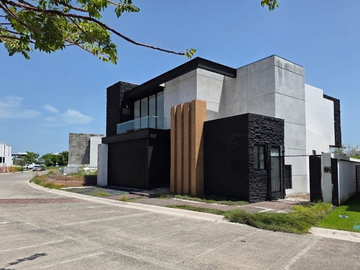Casa en VENTA en PUNTA TIBURON