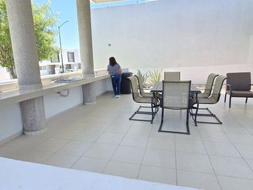 Venta de casa con recamara en planta baja en La Vida, Corregidora