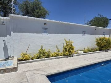 Venta de casa con recamara en planta baja en La Vida, Corregidora