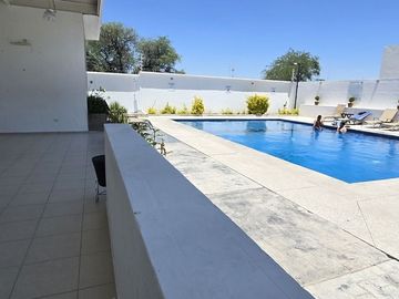 Venta de casa con recamara en planta baja en La Vida, Corregidora