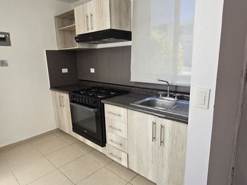 Venta de casa con recamara en planta baja en La Vida, Corregidora