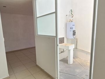 Venta de casa con recamara en planta baja en La Vida, Corregidora