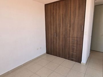 Venta de casa con recamara en planta baja en La Vida, Corregidora