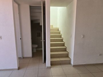 Venta de casa con recamara en planta baja en La Vida, Corregidora