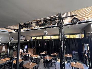 Local Comercial en Venta en Restaurante Con Patente De Alcoholes C Diurno y Nocturno