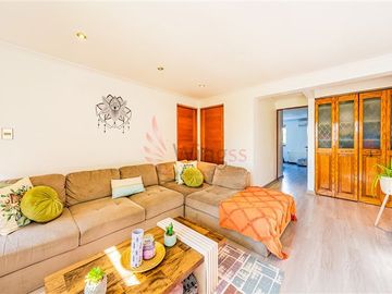 Casa en Venta en Cam. El Alba / Bulnes Correa - Estupenda y Cómoda Casa Remodelada