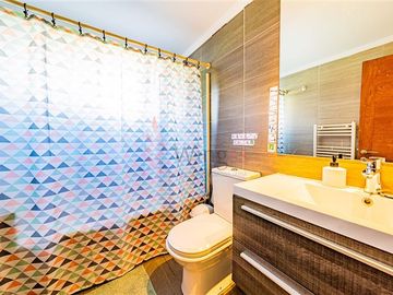 Casa en Venta en Cam. El Alba / Bulnes Correa - Estupenda y Cómoda Casa Remodelada