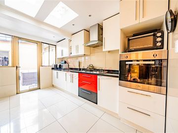 Casa en Venta en Cam. El Alba / Bulnes Correa - Estupenda y Cómoda Casa Remodelada