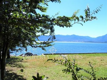 Amplia casa en Pucón  rústico-moderna con vista insuperable al lago