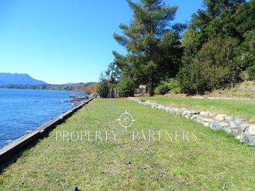Amplia casa en Pucón  rústico-moderna con vista insuperable al lago