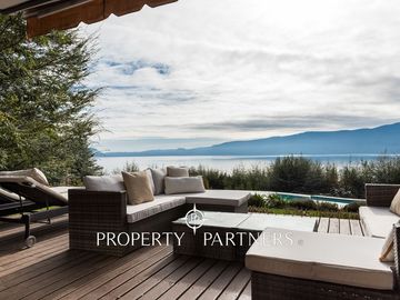 Amplia casa en Pucón  rústico-moderna con vista insuperable al lago