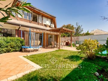 Venta de Gran casa en La Reina, cercana al colegio Andree
