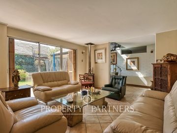 Venta de Gran casa en La Reina, cercana al colegio Andree