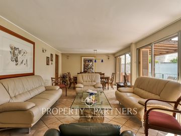 Venta de Gran casa en La Reina, cercana al colegio Andree