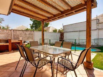 Venta de Gran casa en La Reina, cercana al colegio Andree