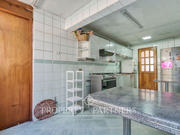 Venta de Gran casa en La Reina, cercana al colegio Andree