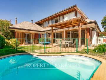 Venta de Gran casa en La Reina, cercana al colegio Andree