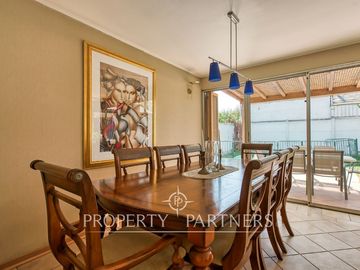 Venta de Gran casa en La Reina, cercana al colegio Andree