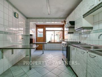 Venta de Gran casa en La Reina, cercana al colegio Andree