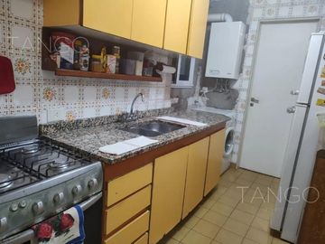 Venta Departamento Caballito Tres Ambientes Dependencia Balcón Corrido  Apto Crédito