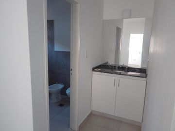 DUPLEX 2 y ½ DORMITORIOS EN HOUSING,APTO CREDITO- C/ cochera