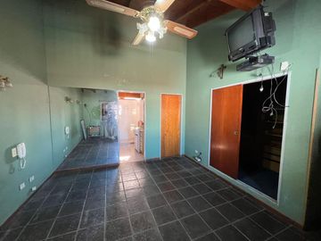 Amplia casa a la Venta en Sarandi