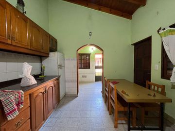 Amplia casa a la Venta en Sarandi