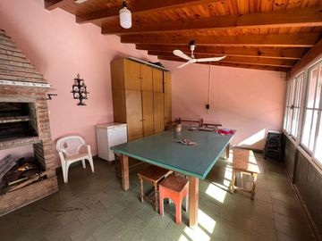 Amplia casa a la Venta en Sarandi