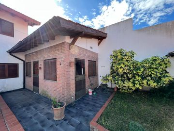 Amplia casa a la Venta en Sarandi