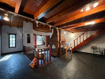 Amplia casa a la Venta en Sarandi