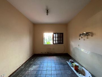 Amplia casa a la Venta en Sarandi