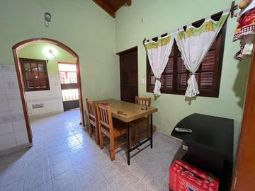 Amplia casa a la Venta en Sarandi