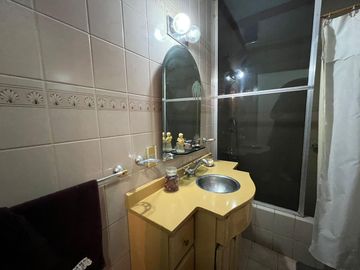 Amplia casa a la Venta en Sarandi