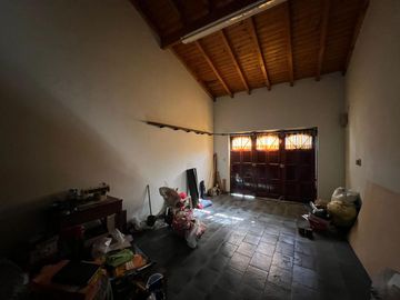 Amplia casa a la Venta en Sarandi