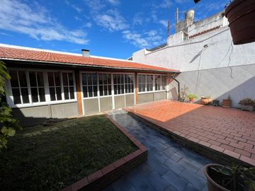 Amplia casa a la Venta en Sarandi