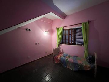 Amplia casa a la Venta en Sarandi
