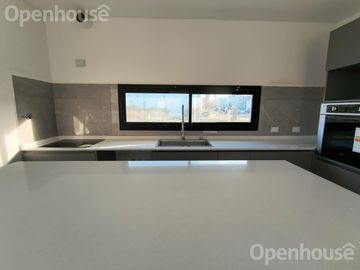 VENTA- LUMINOSA CASA A ESTRENAR - SANTA LUCIA-PILAR DEL ESTE