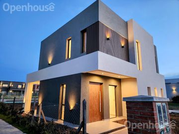 VENTA- LUMINOSA CASA A ESTRENAR - SANTA LUCIA-PILAR DEL ESTE