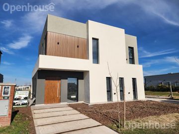 VENTA- LUMINOSA CASA A ESTRENAR - SANTA LUCIA-PILAR DEL ESTE
