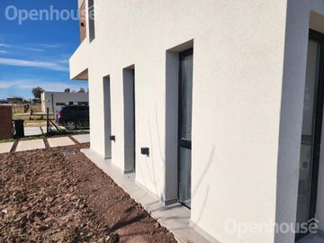 VENTA- LUMINOSA CASA A ESTRENAR - SANTA LUCIA-PILAR DEL ESTE