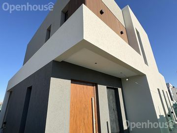 VENTA- LUMINOSA CASA A ESTRENAR - SANTA LUCIA-PILAR DEL ESTE