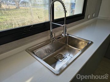 VENTA- LUMINOSA CASA A ESTRENAR - SANTA LUCIA-PILAR DEL ESTE