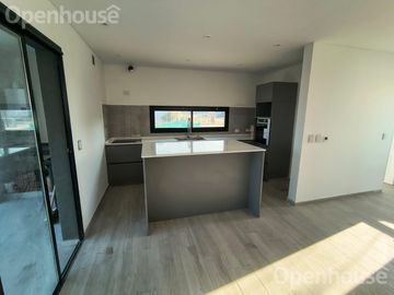 VENTA- LUMINOSA CASA A ESTRENAR - SANTA LUCIA-PILAR DEL ESTE