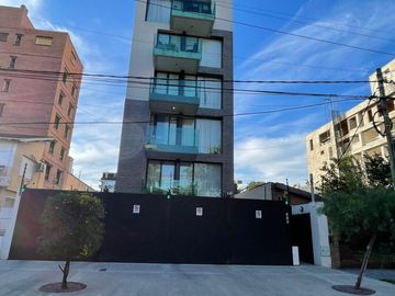 VENTA DE DEPARTAMENTO TRES AMBIENTES CON COCHERA
