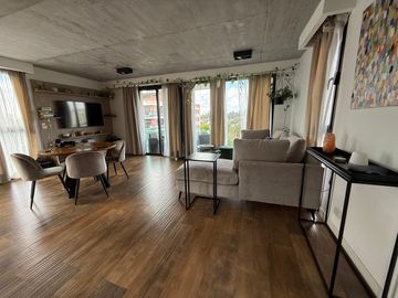 VENTA DE DEPARTAMENTO TRES AMBIENTES CON COCHERA