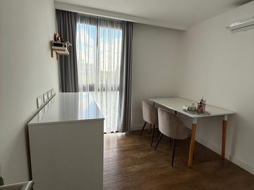 VENTA DE DEPARTAMENTO TRES AMBIENTES CON COCHERA