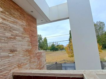 VENTA CASA  4 DORM Bº RESIDENCIAL ABIERTO, CIPOLLETTI