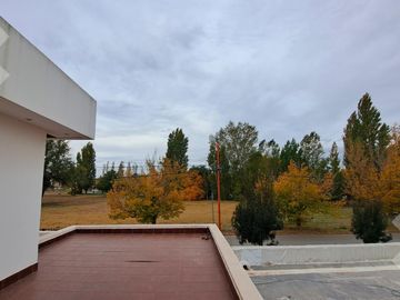 VENTA CASA  4 DORM Bº RESIDENCIAL ABIERTO, CIPOLLETTI