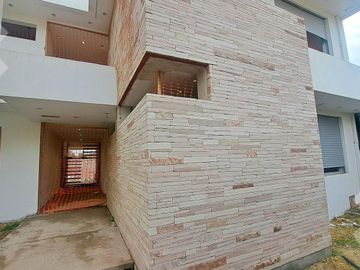VENTA CASA  4 DORM Bº RESIDENCIAL ABIERTO, CIPOLLETTI